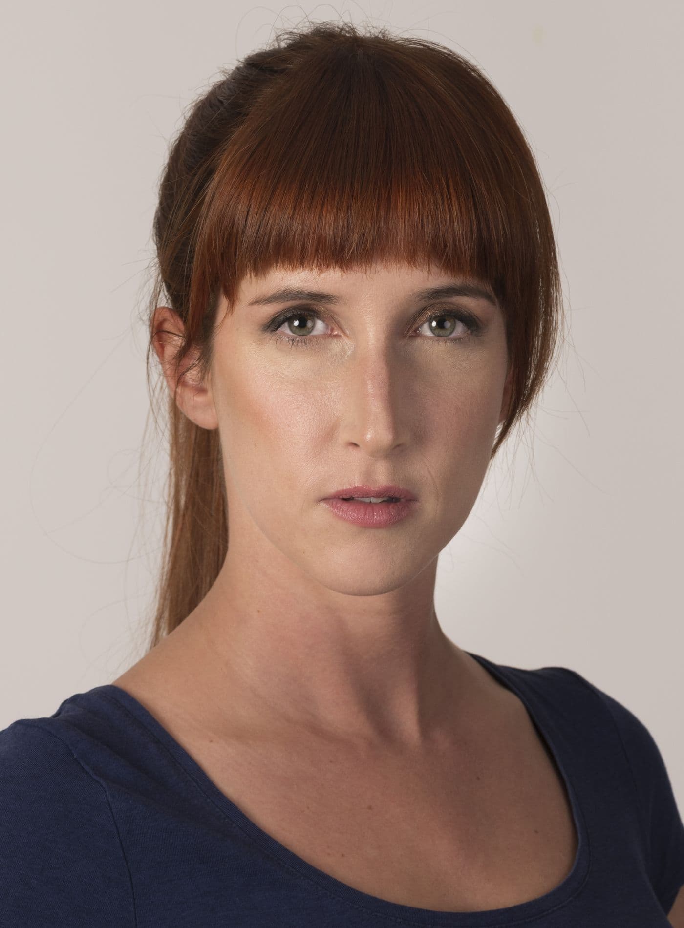 Laura Escobar — retrato