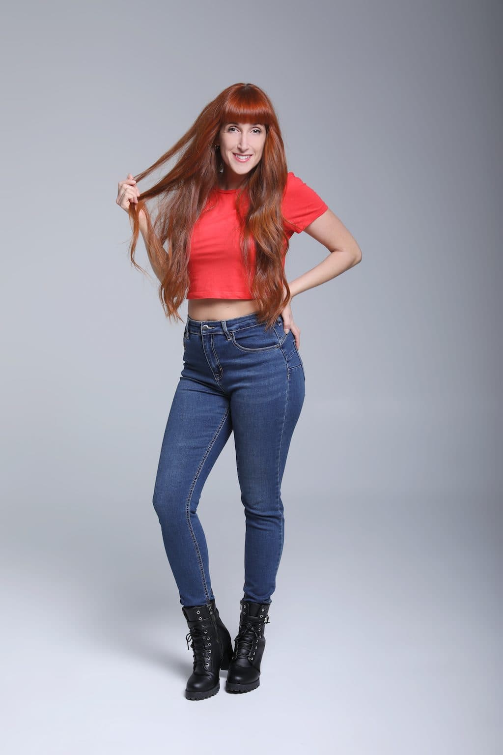 Laura Escobar — cuerpo entero